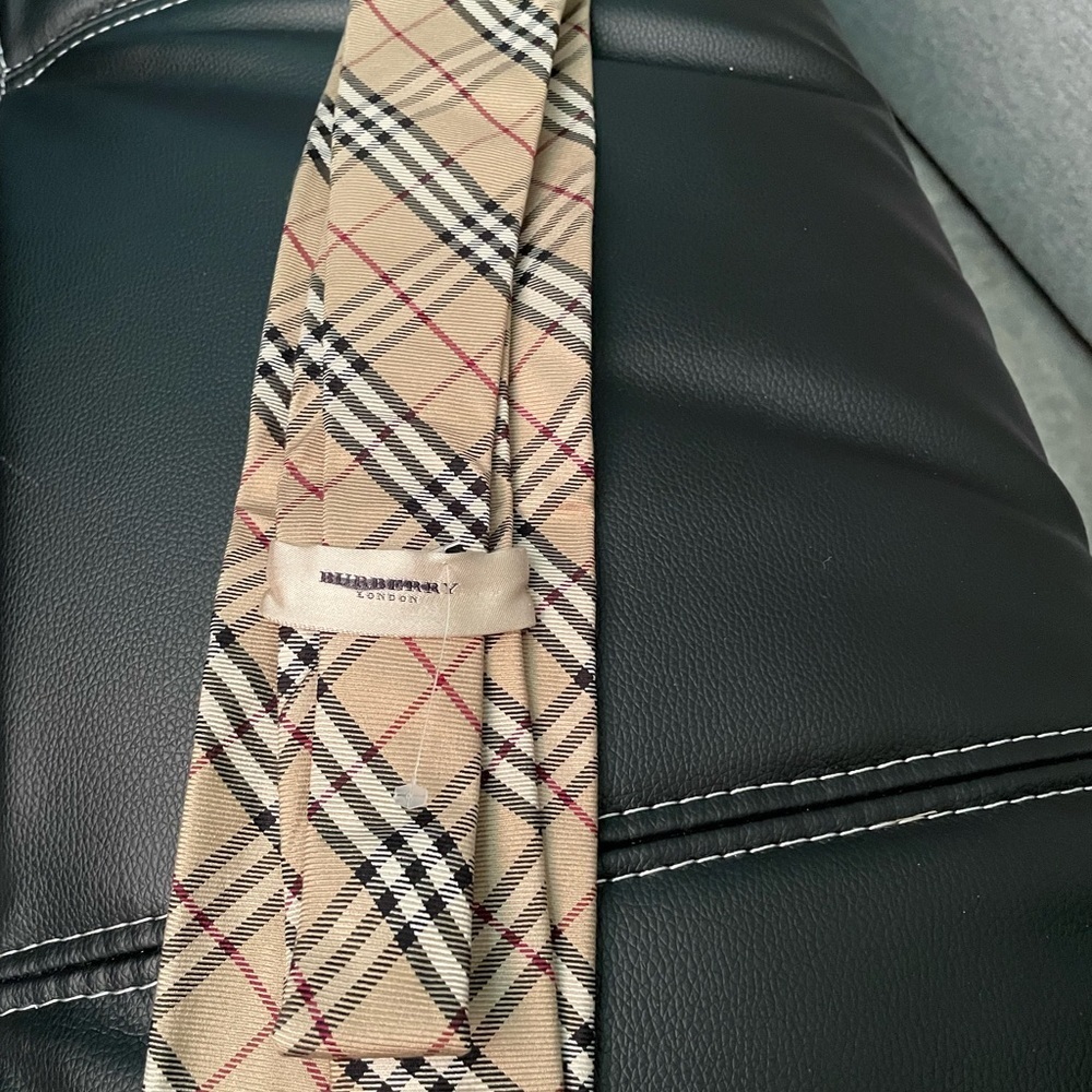 Authentic Men Burberry London Classic Check. - Picture 7 of 7